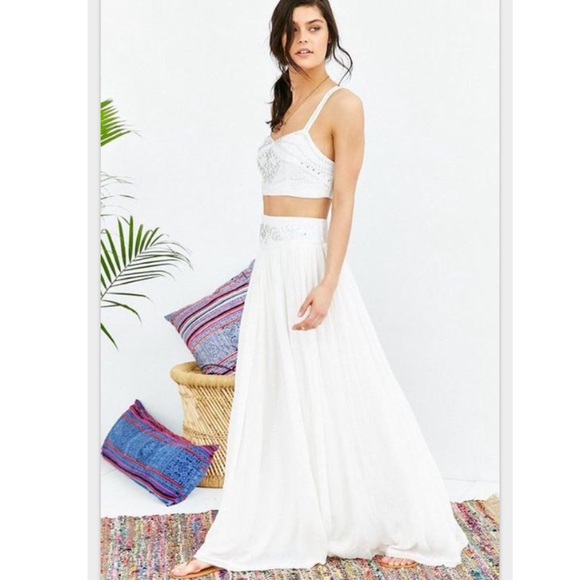 Two-Piece Set Beaded/Embellished Blouse & Skirt - Picture 4 of 8